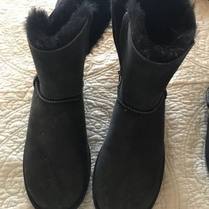 Size 8 warm black boots